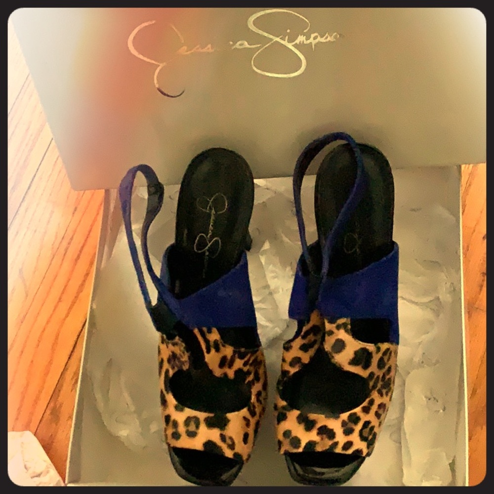 Jessica Simpson leopard-Bendie